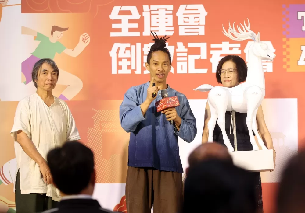 開幕典禮總導演張逸軍(左二)。林嘉欣/攝影。
