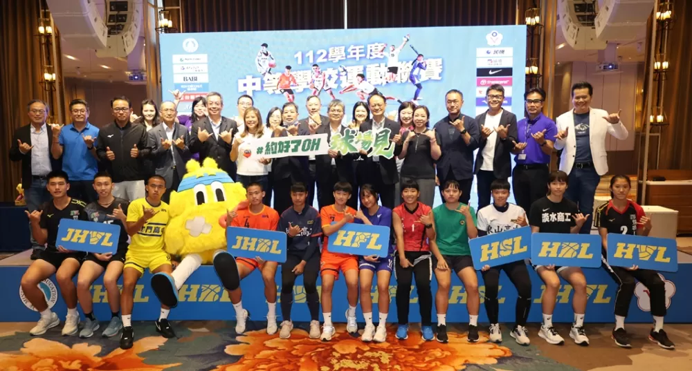 大合照。高中體總提供。下同。