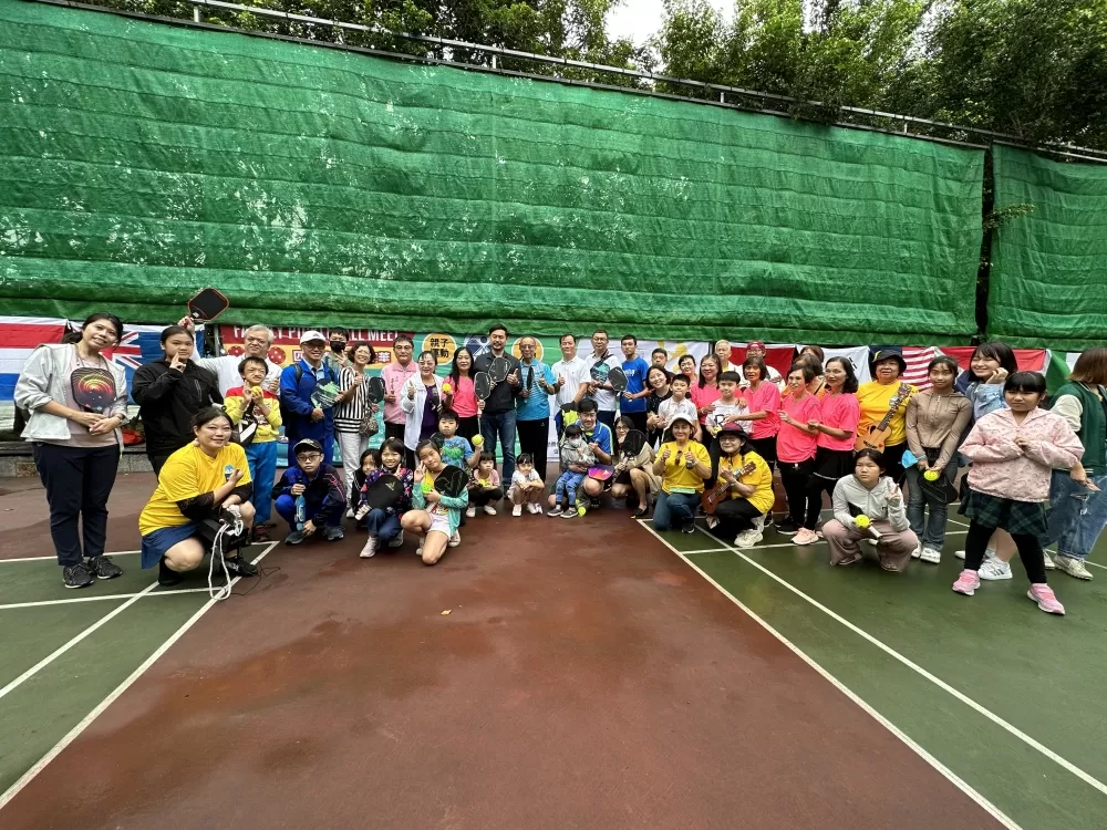 臺北市政府體育局長王泓翔(左10)與來賓大合照(運休協會提供)。