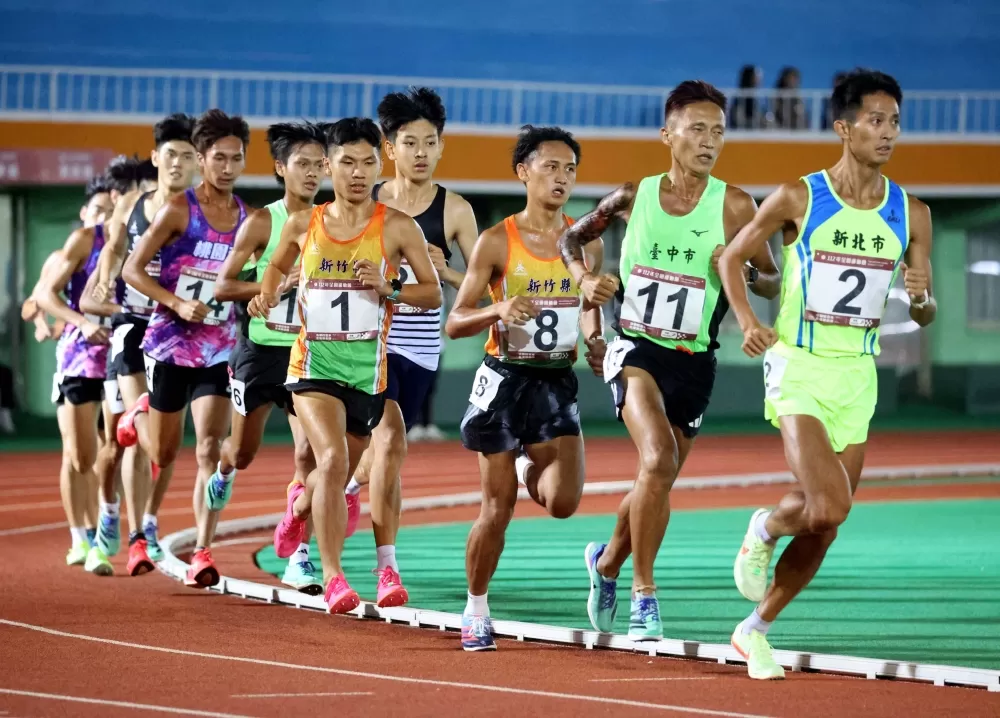 周庭印(前)成全運第10位10金主。林嘉欣/攝影。
