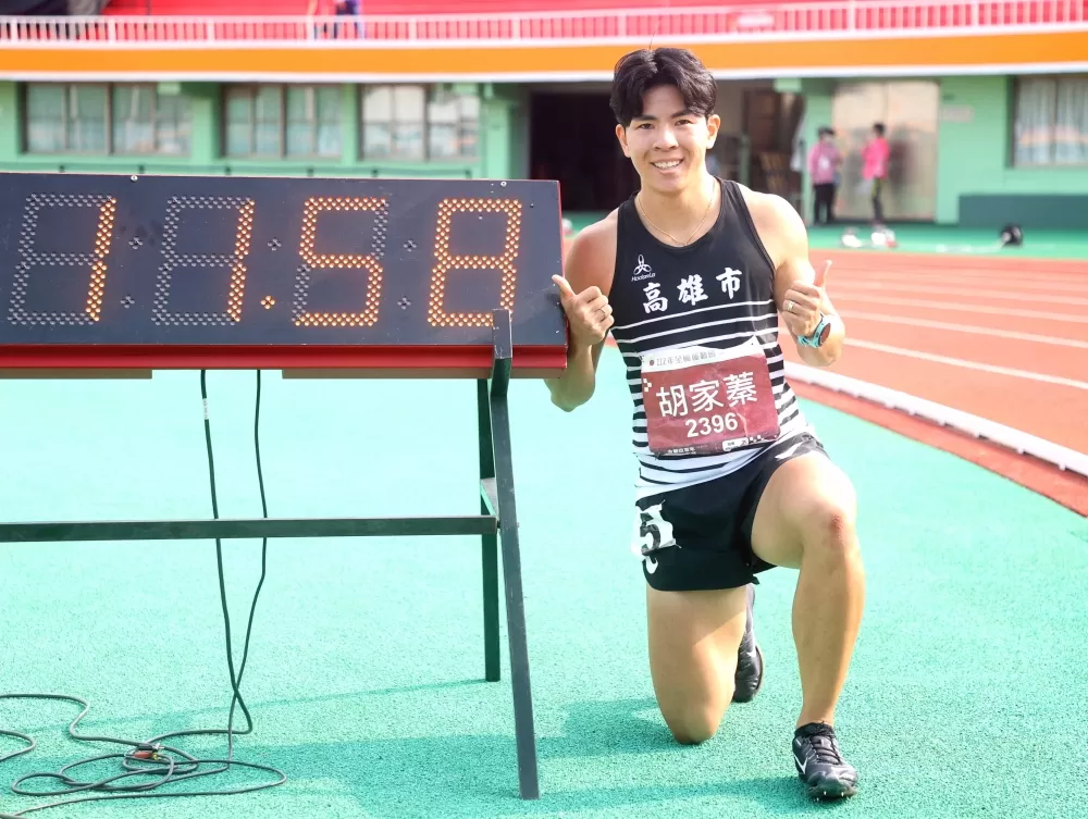 胡家蓁打破懸8年大會紀錄在女子一百公尺連莊。林嘉欣/攝影。