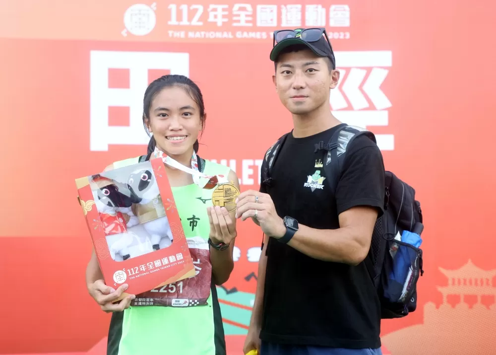 陳羿岑和教練林智偉。林嘉欣／攝影。