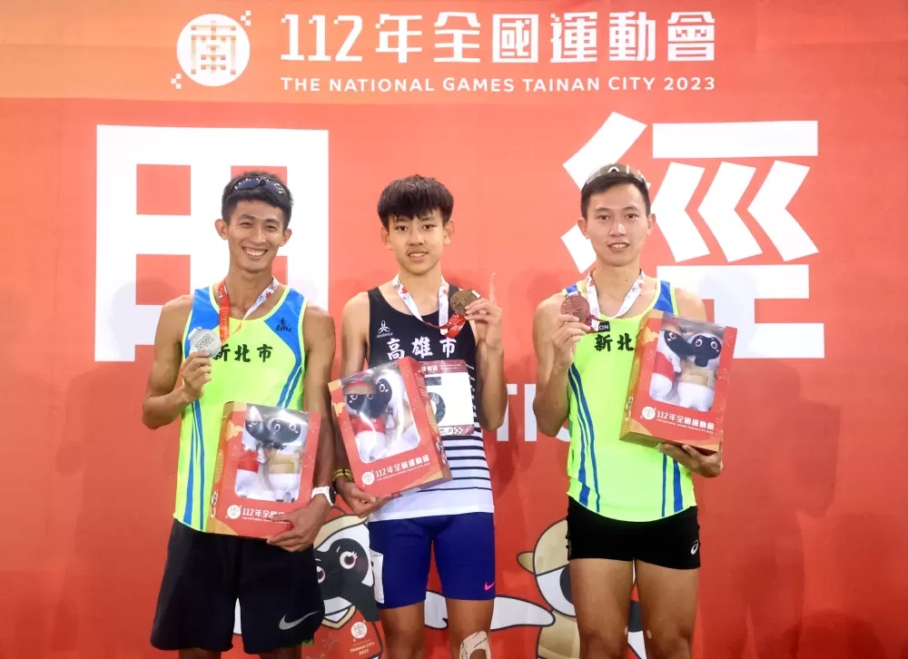 男子5000公尺前三名。林嘉欣/攝影。