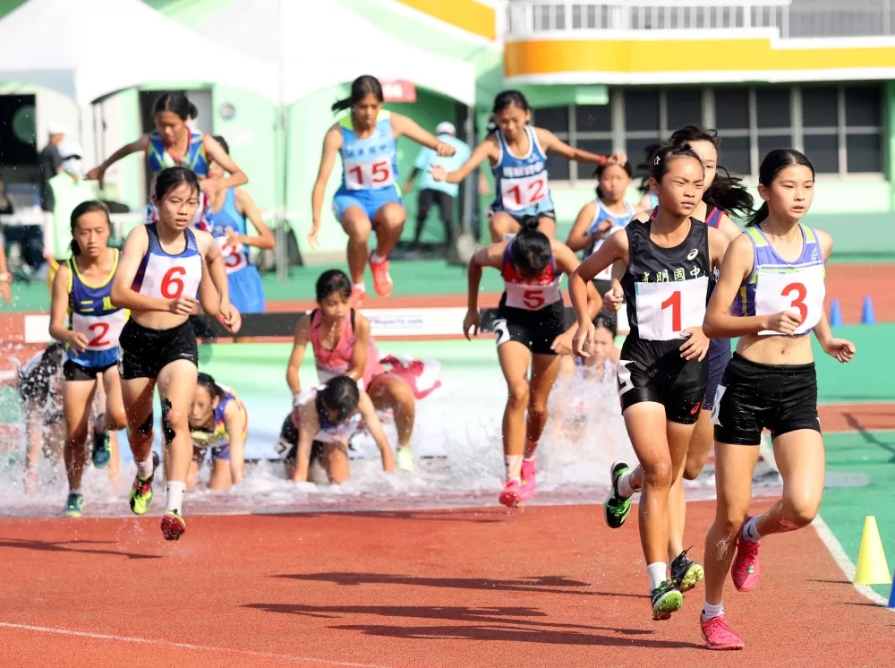 新北錦和高中何依橙（3號）奪金破大會。林嘉欣／攝影。