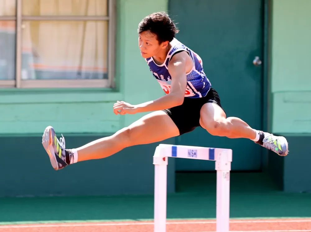 走出摔欄陰影的易柏安二度達標亞青。林嘉欣/攝影。