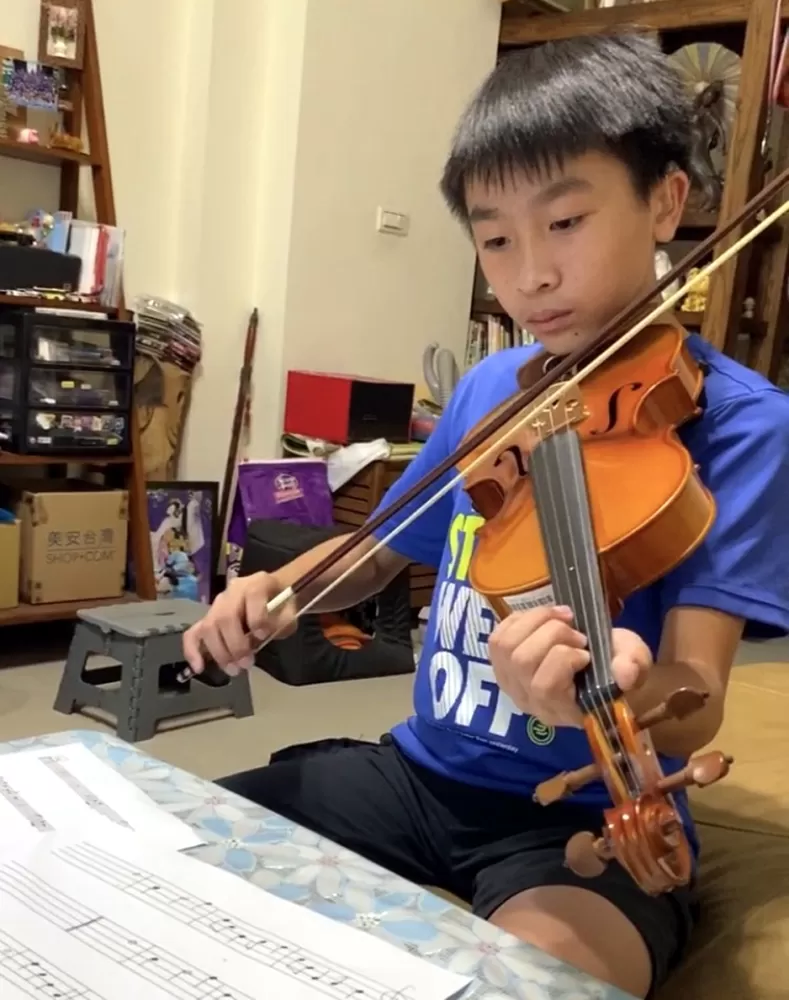 重度聽損的高雄正興國中吳慕安多才多藝。吳俊宏／提供。