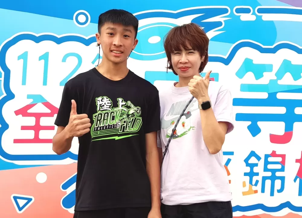 高雄正興國中吳慕安和教練蔡亞芝。許瑞瑜／攝影。