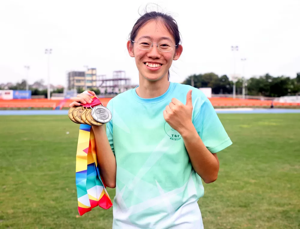 台大獸醫系洪逸璇在全大運田徑賽奪4金1銀。林嘉欣／攝影。