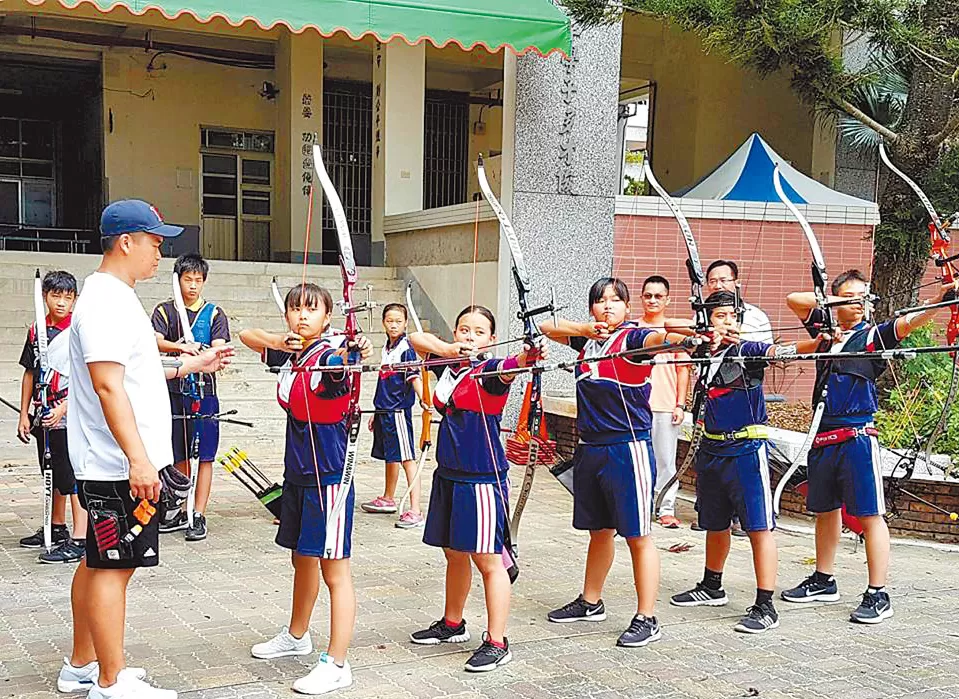 全校僅61人沒體育班的石光國中在全中運射箭奪金。石光國中提供。