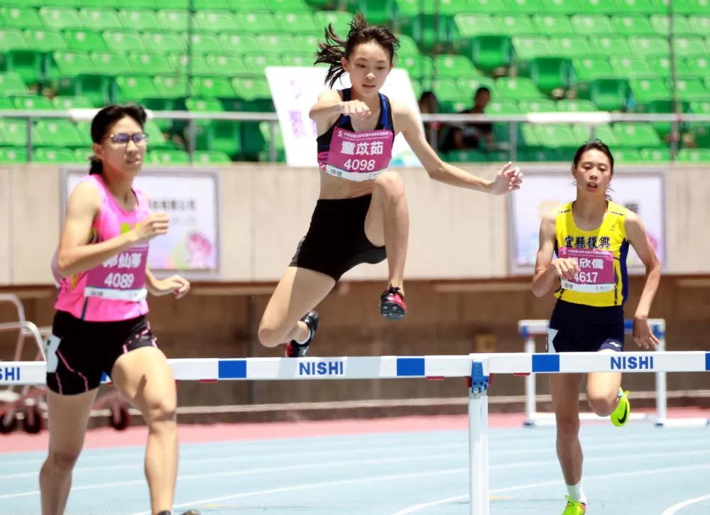 童苡茹會運動也會讀書。林嘉欣／攝影。