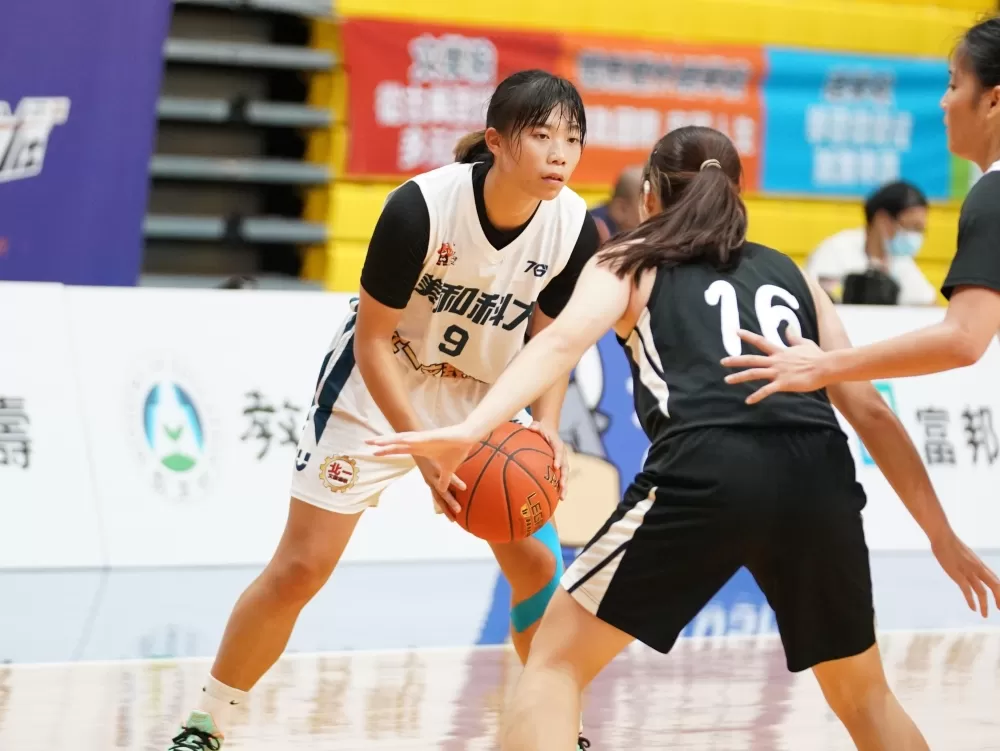 美和科大許可微27分9籃板。大專體總提供。下同。