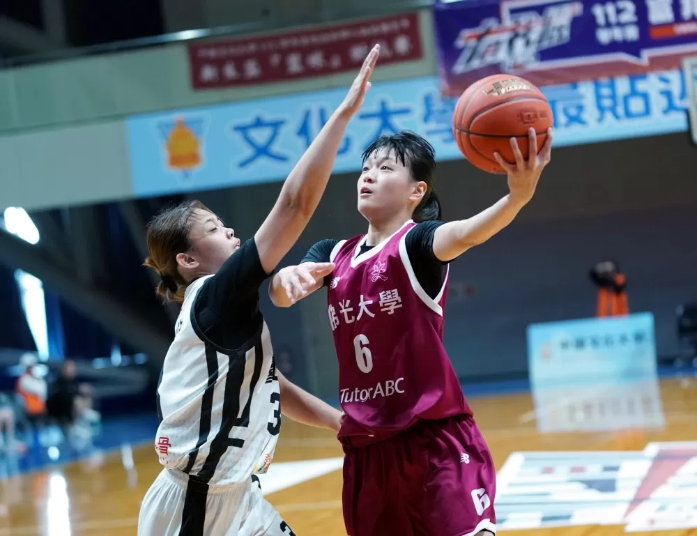 佛光大學連文鈴11籃板7助攻。