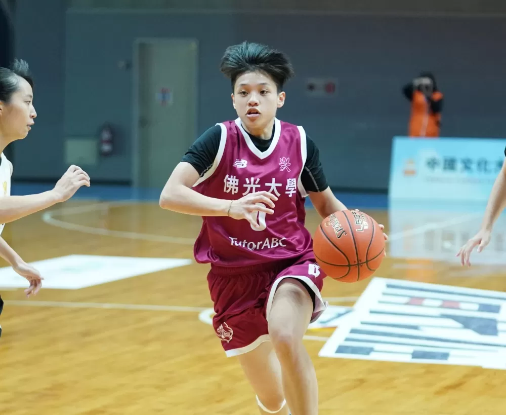 佛光大學黃渝庭14分。