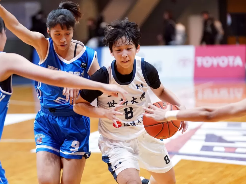 世新大學韓汛10分7籃板5助攻。