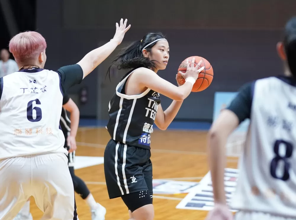 臺灣科大彭詩婷13分4抄截。