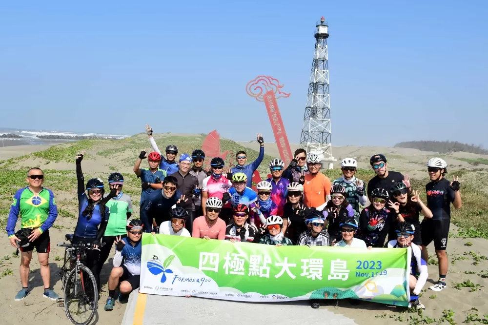 四極點大環島團極西點國聖燈塔入袋。自行車新文化基金會提供。