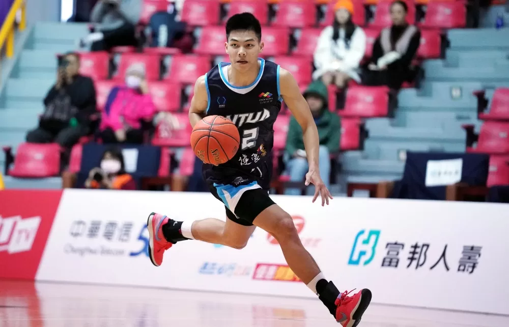台藝王威翔14分。大專體總提供。下同。