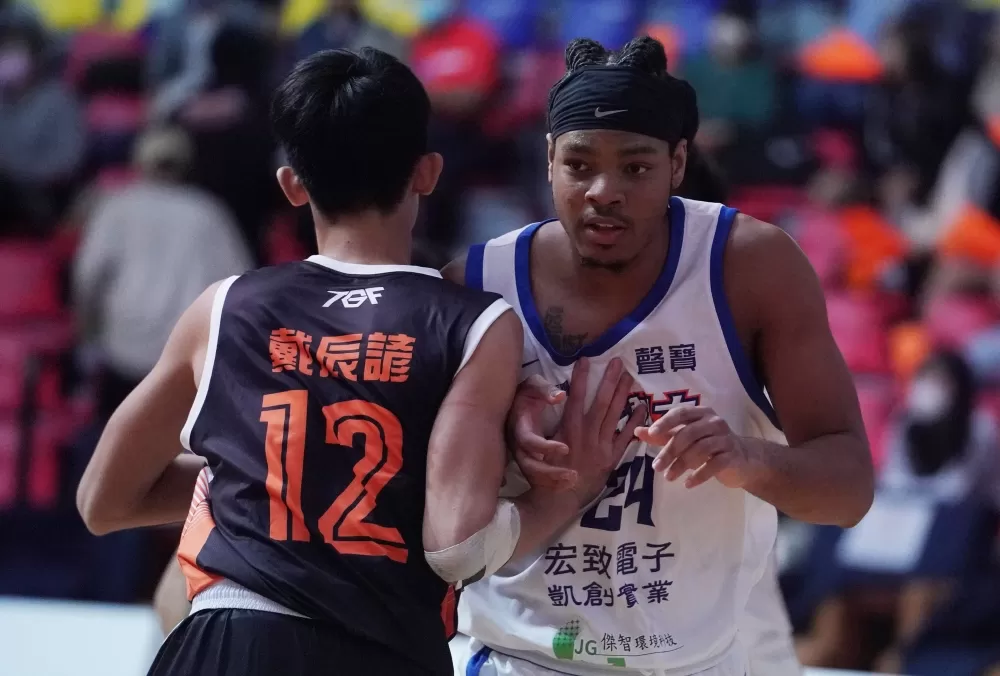 健行史密斯18分11籃板。