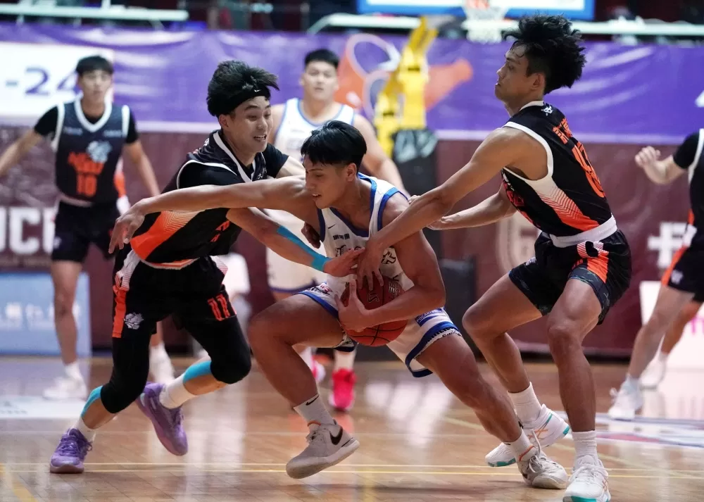 健行吞首敗後擊退國體奪二連勝。大專體總提供。下同。