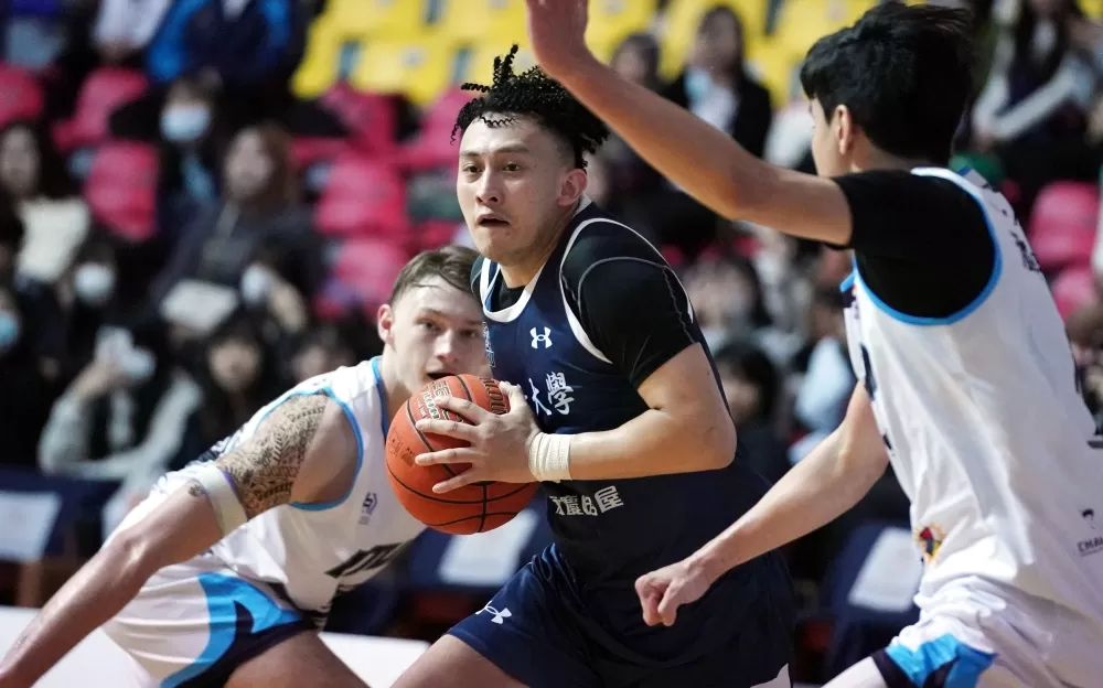 世新陳將双16分。大專體總提供。下同。