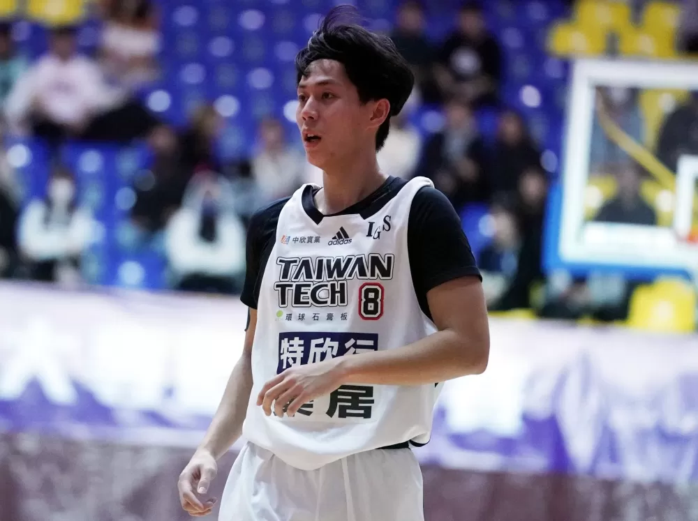 台科汪哲宇12分12籃板。