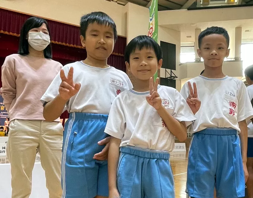 蘇紘豊（右一）以近乎完美386次得到特優。黃珏綾／提供。