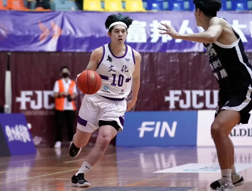 文化楊張祐誠13分8籃板。