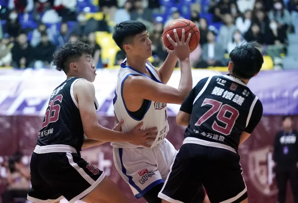 健行蔡宸綱25分13籃板6助攻。大專體總提供。下同。