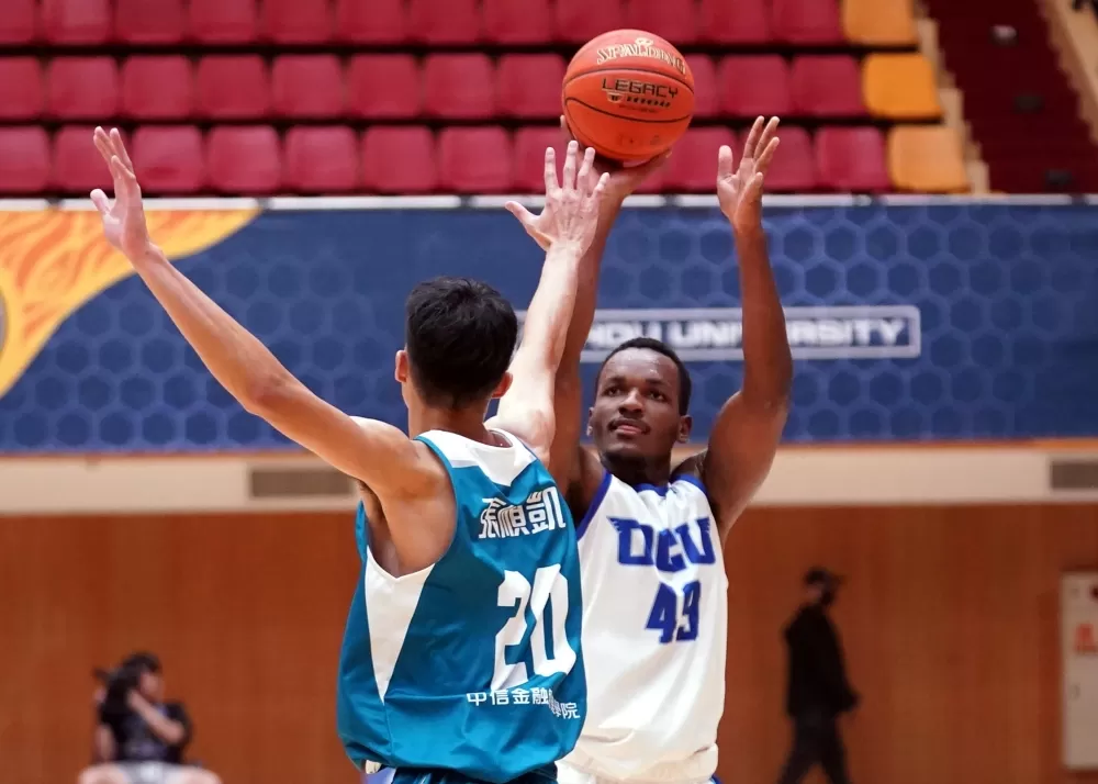 僑光米利恩15分24籃板 。