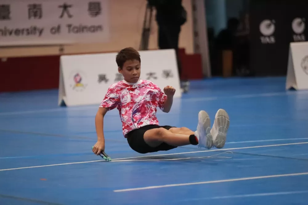 台澳混血的屏東忠孝國小徐智揚今年勇奪小男花式個人賽「金質獎」 （臺南大學提供）。