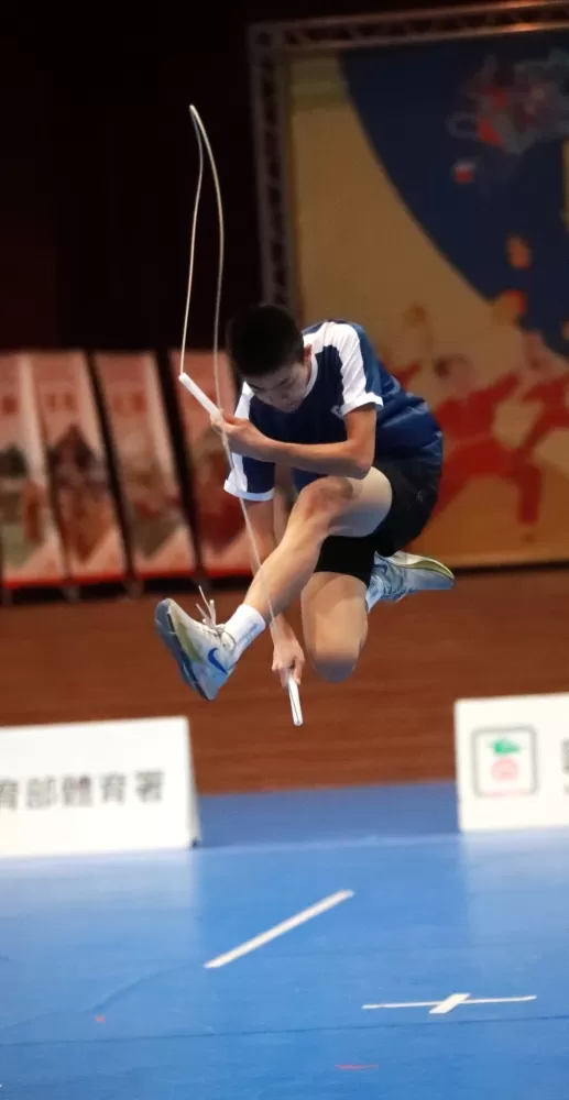 台北市大林晨華勇奪大專個人賽舞台賽男子組「金質獎」(臺南大學提供)。