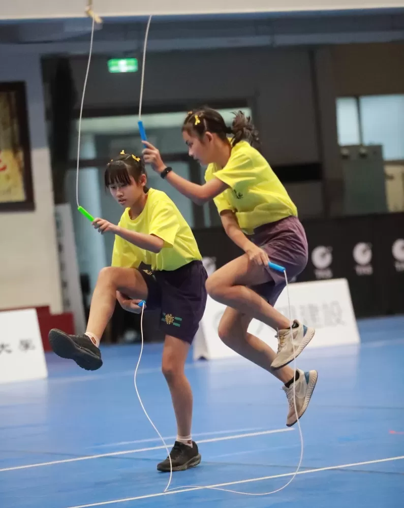 宜蘭竹林國小林子暄、莊昀潔組,獲國小花式雙人賽「金質獎」(臺南大學提供)。