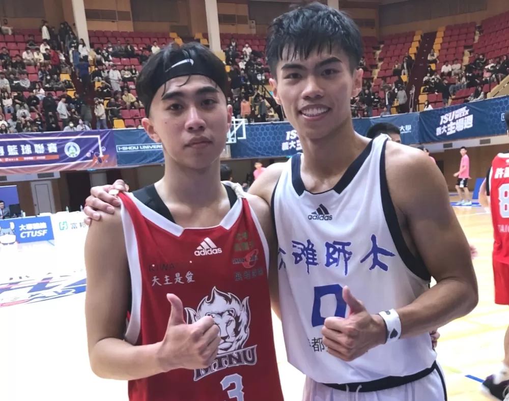 兄弟對決第三集高師哥哥魏莨哲（右）首贏臺師弟弟魏芃禾。