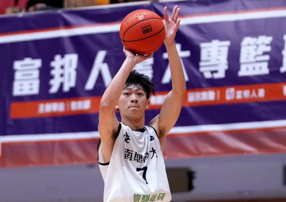 南應洪瑋澤21分6籃板4抄截。