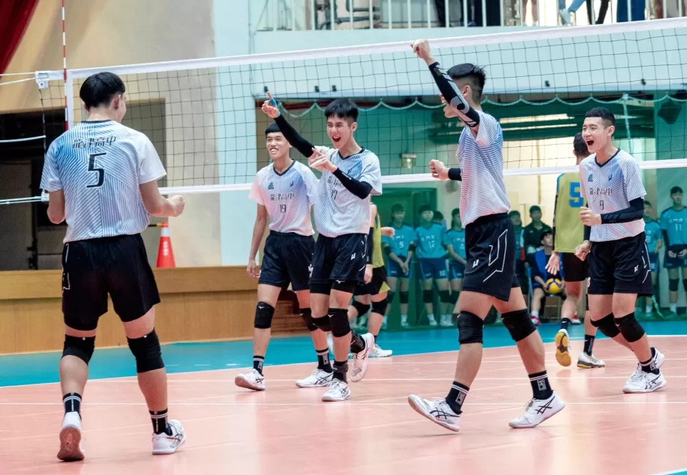 龍津逆轉勝曾文超嗨。高中體總提供。下同。