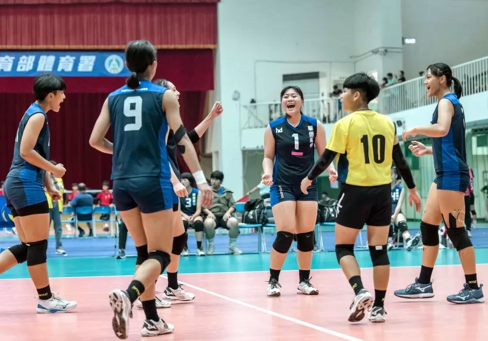 華僑直落三勝八斗晉級。