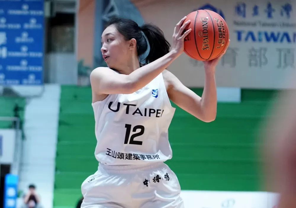 北市大楊家佳4分12籃板。