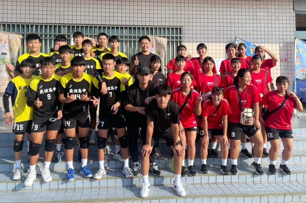 苑裡高中男、女排隊。陳昭凱／提供。