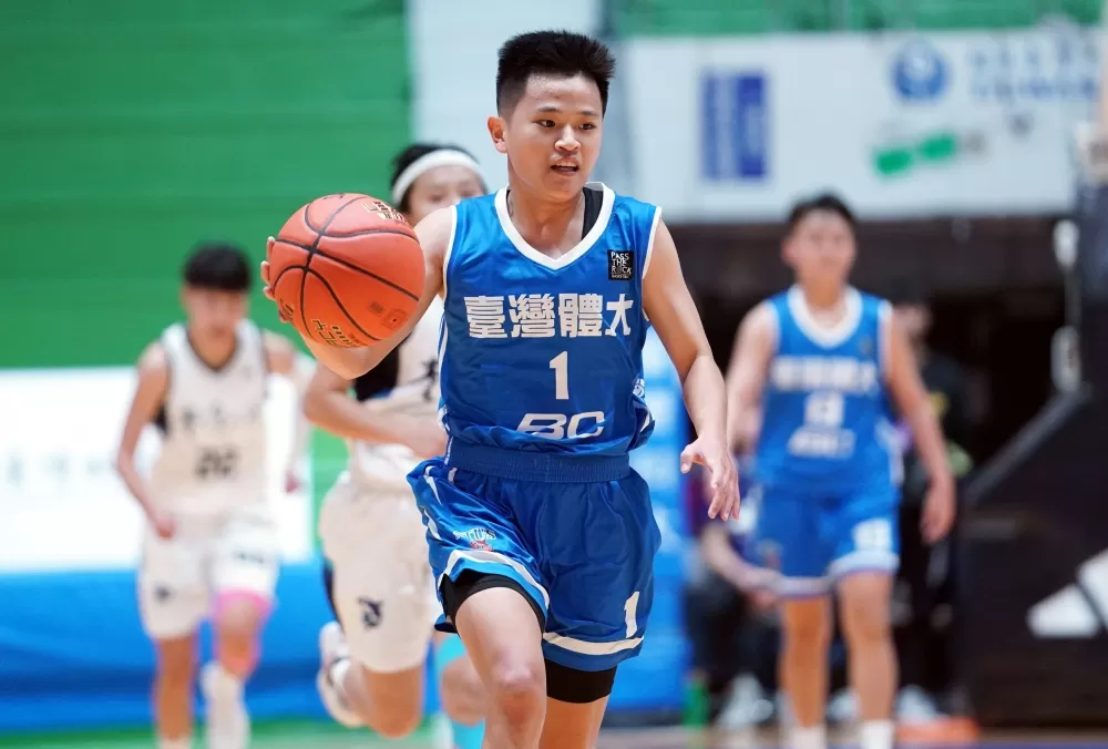 臺體黃羽婷24分6助攻7抄截。大專體總提供。下同。