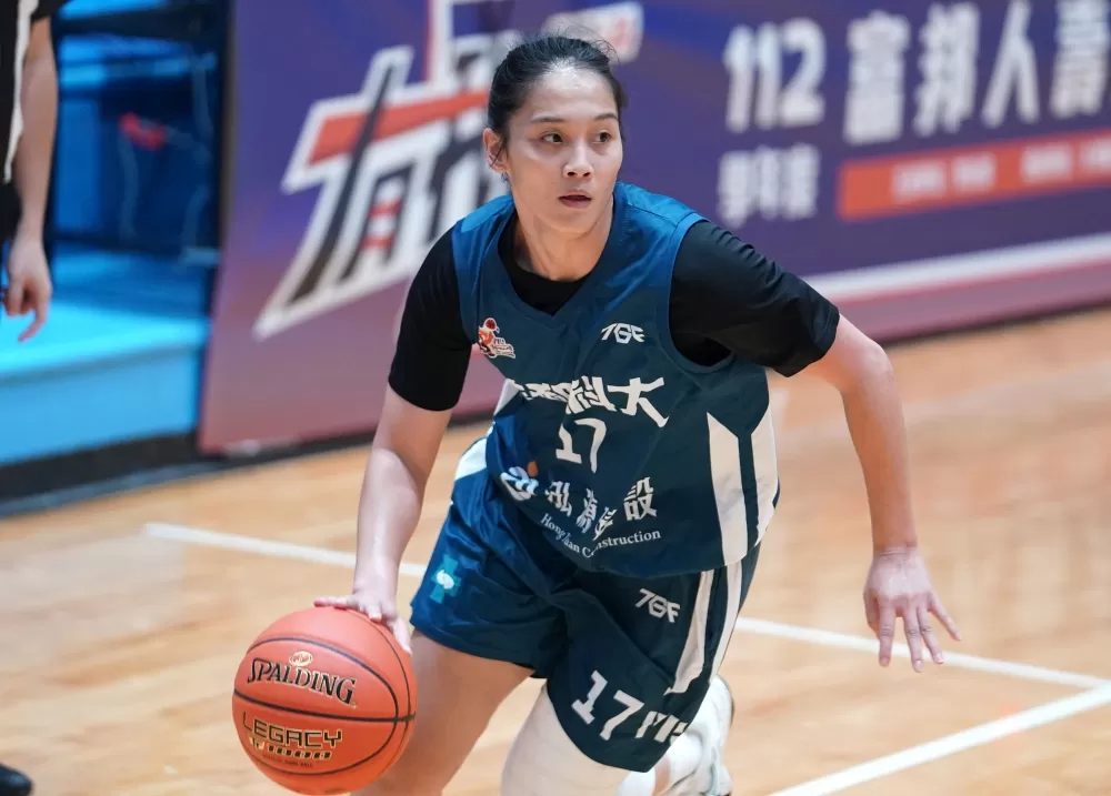 美和陳千惠23分21籃板。