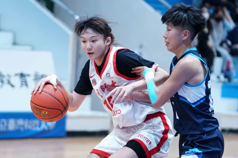 臺師許絜睎13分8籃板。大專體總提供。下同。