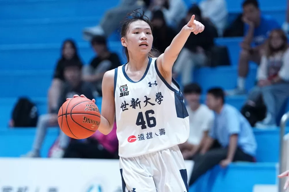 世新張家瑄22分12籃板。