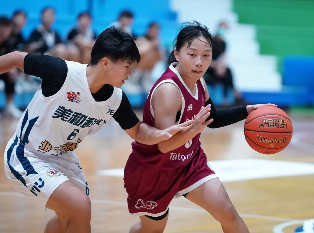 佛光梁瑜玲（右）全隊最高22分。