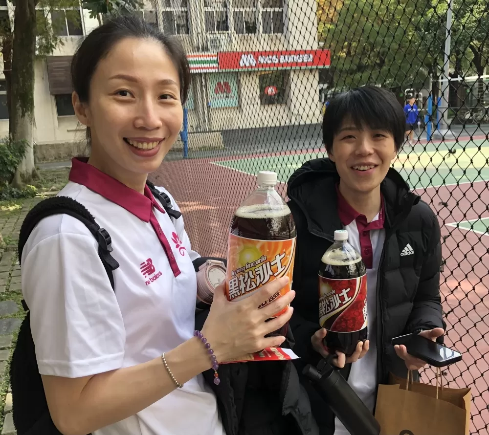 佛大教練檔楊淑淨（左）、文祺祭出「沙士」順利蠃球。