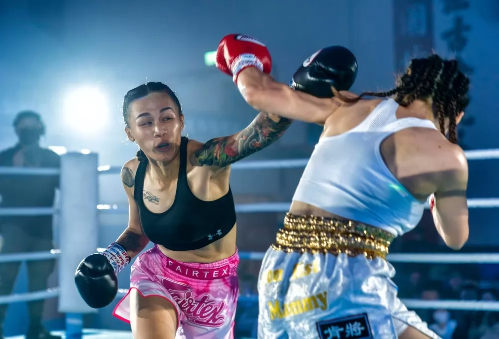 阿美族選手李意如對上來自日本的大坪真實，雙方精彩的表現贏得現場熱烈的掌聲（大會提供）。