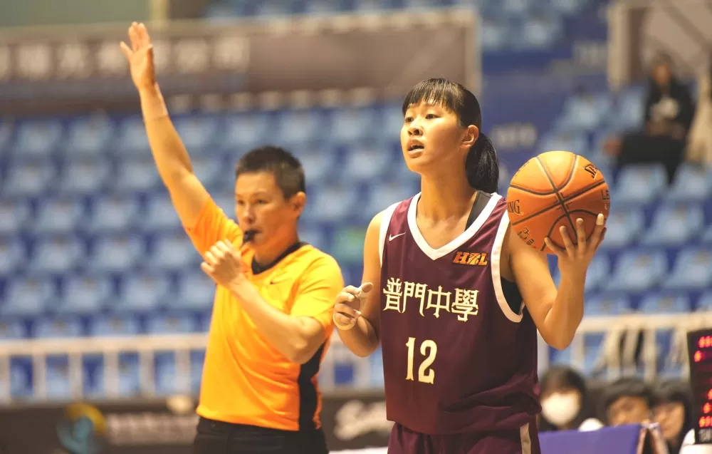 「素人」龍鳳胎成家諄新高23分10籃板7助攻4抄截全能表現普門首勝。