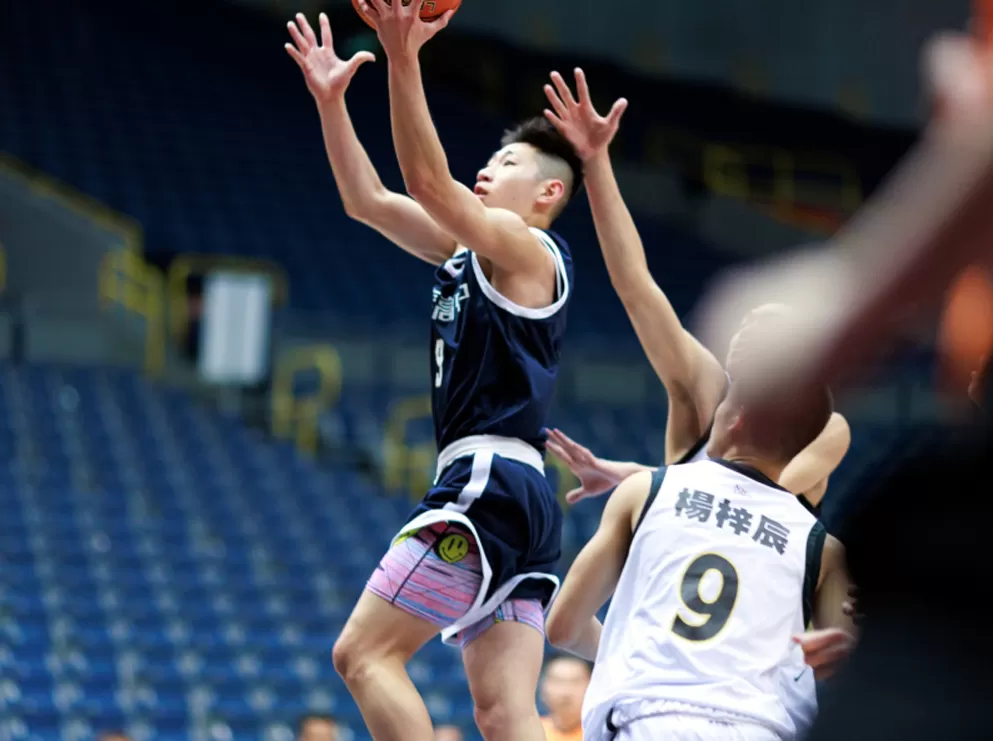 東泰三分球3投中2飆23分8助攻的蔡承翰。