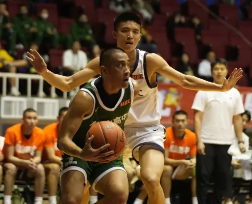 松山「一哥」林現惟三分球8中3拿22分。