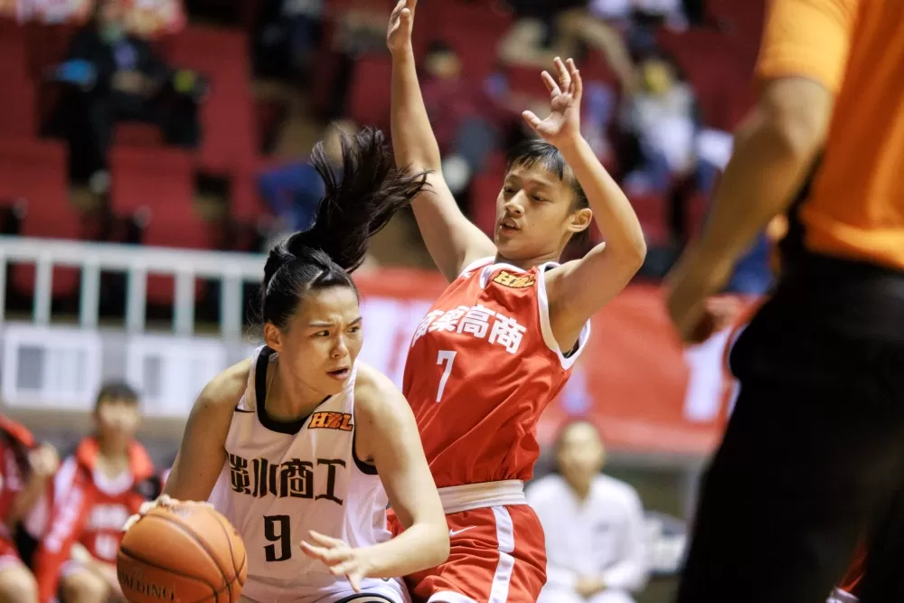 淡商溫心蕙2記三分球飆生涯新高26分8籃板8助攻5抄截「準大三元」 。