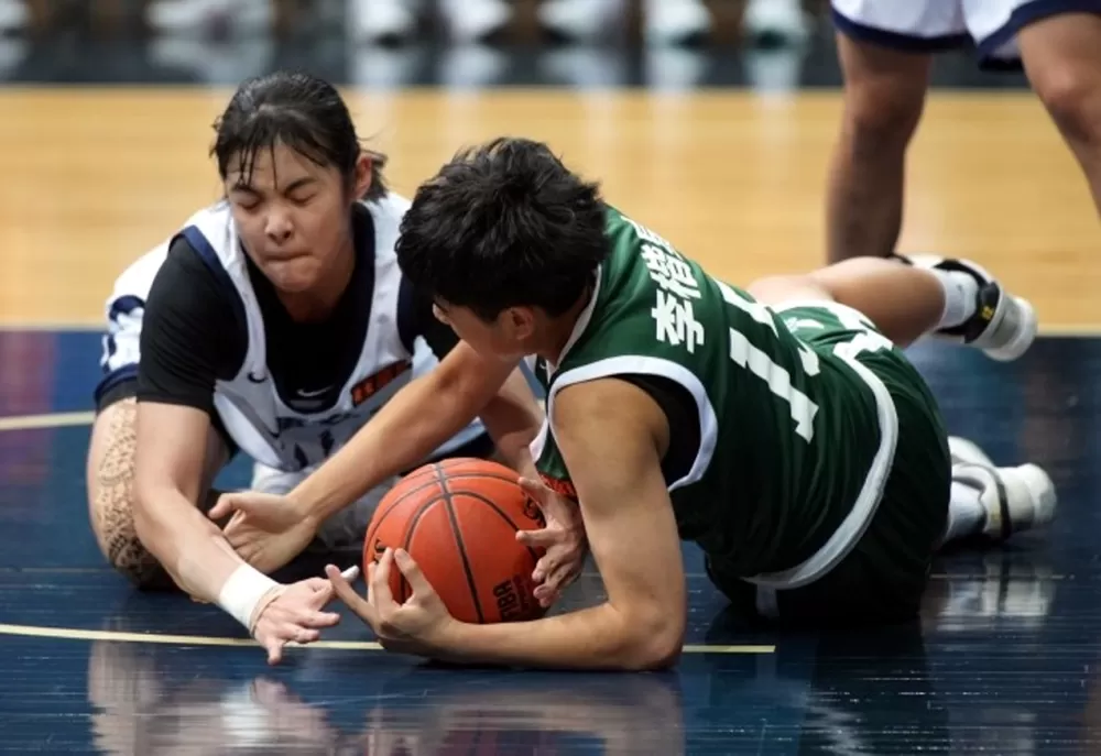 林宇涵（左）寫意拿18分金甌首勝。